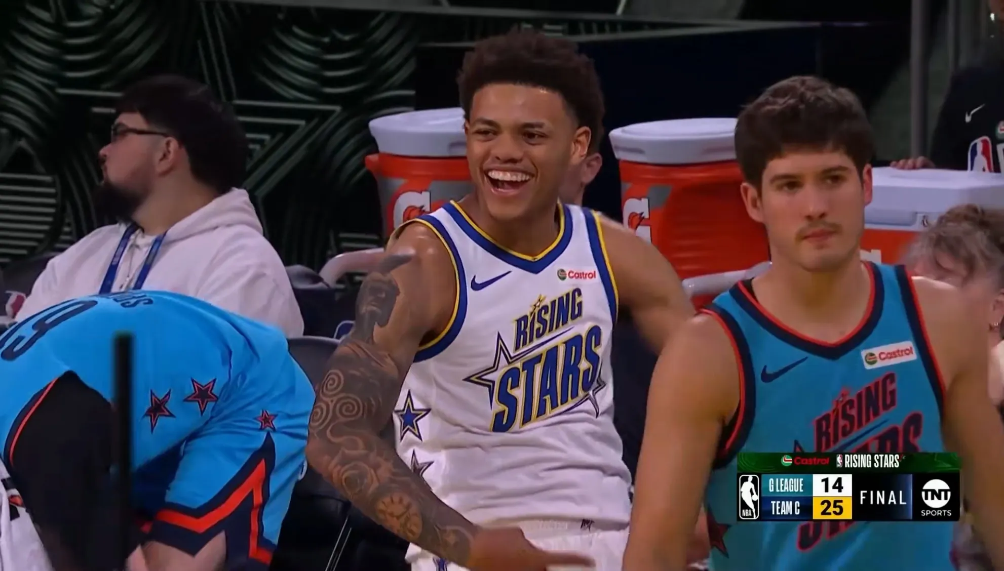 开云体育网页版-爵士新秀状态出色，成为球队重要得分点