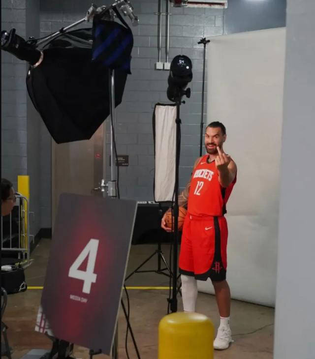 开云体育网页版入口-神奇表现频现，球员实力备受质疑的简单介绍