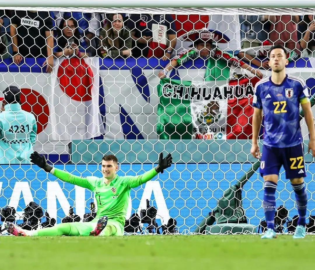 包含阿克罗地亚大胜意大利晋级，捷克遭淘汰的词条