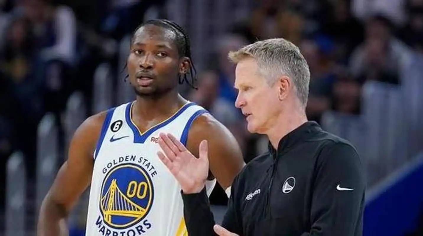 勇士队主教练透露战术秘密,球队备战迎难而上 勇士队主教练透露战术秘密,球队备战迎难而上