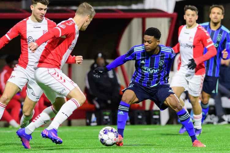 开云体育官网入口-伯明翰客场失利，保级压力骤增