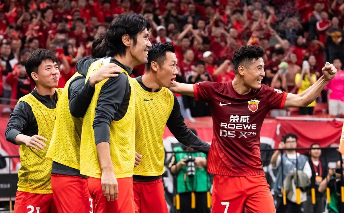 上海上港球员展现技术特点，备战下场比赛的简单介绍