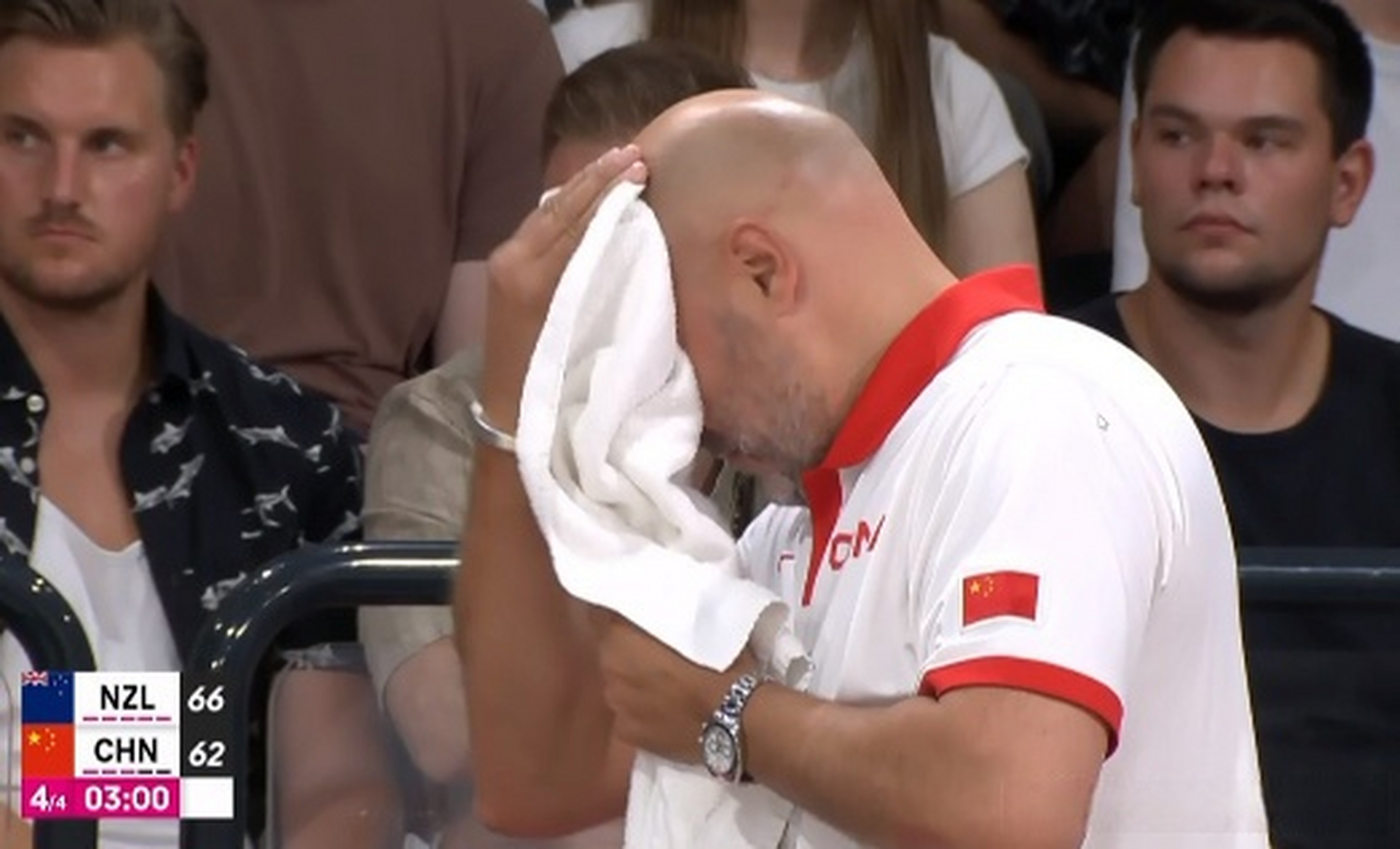 包含新西兰队击败对手晋级下一轮的词条