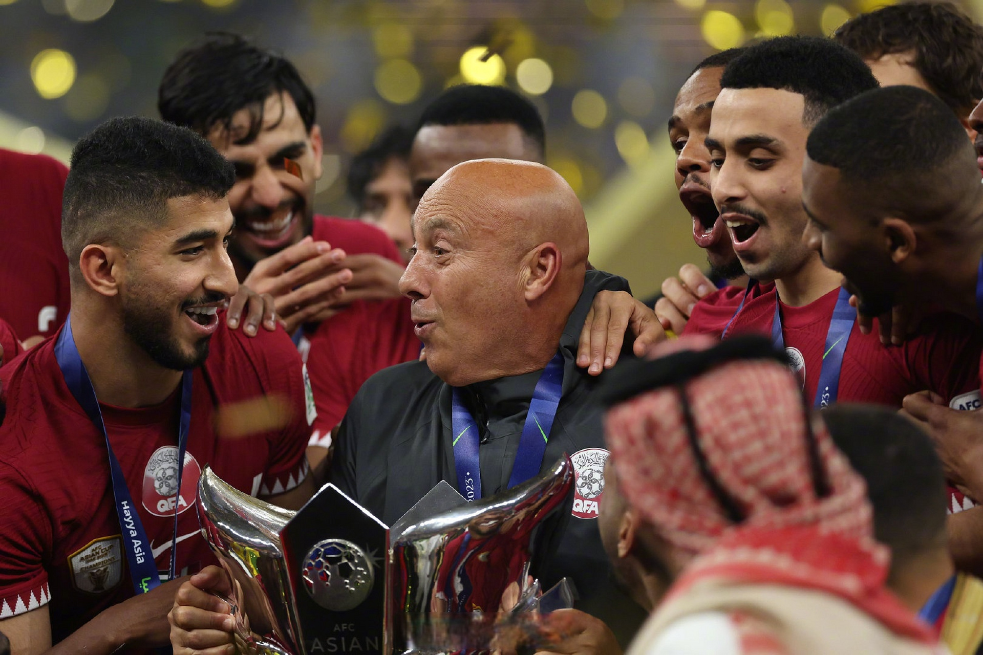 开云体育官方登录入口-中东杯赛：卡塔尔队横扫对手，出线晋级