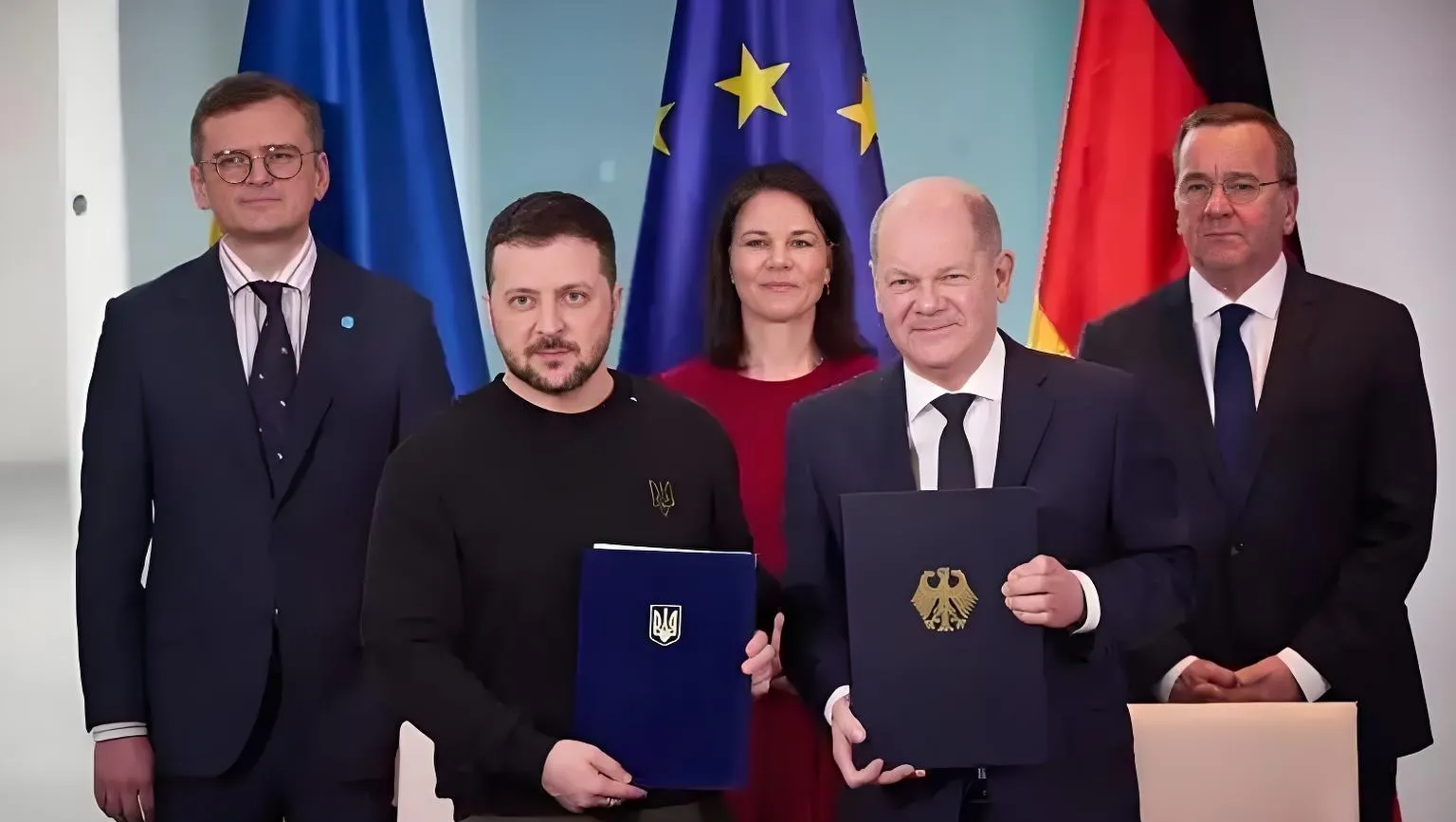 包含荷兰挑战乌克兰，胜利眷顾谁？的词条