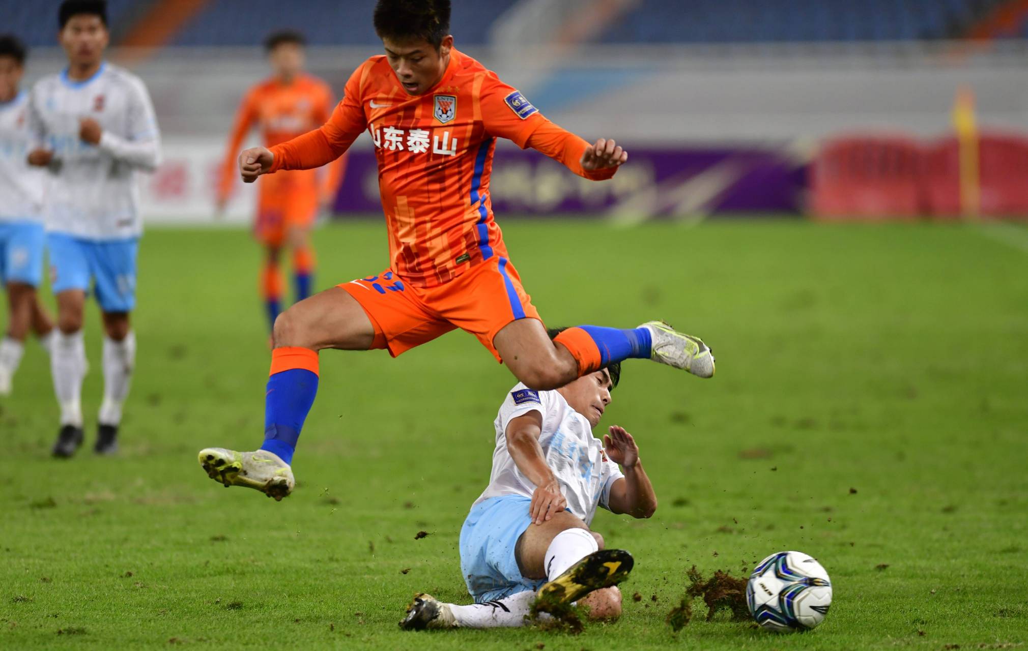 开云体育入口-体育盛事掀起狂欢！国内足球联赛风头无两