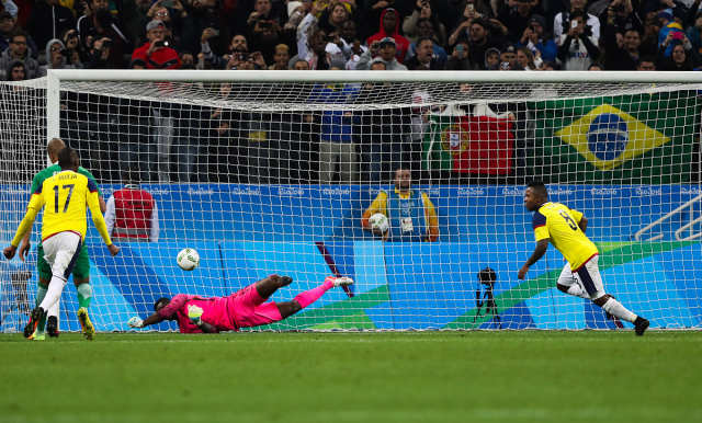 包含巴萨防线再现问题球迷担忧的词条