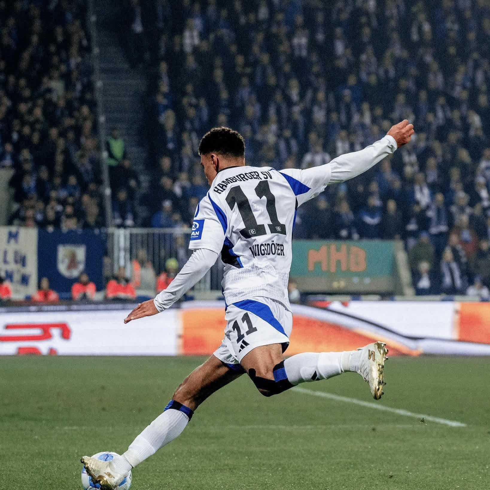 开云体育官网-汉堡球队突破困境，全取三分