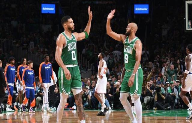 开云体育网页版入口-纽约尼克斯大胜凯尔特人，鲍尔独揽全场最高分的简单介绍