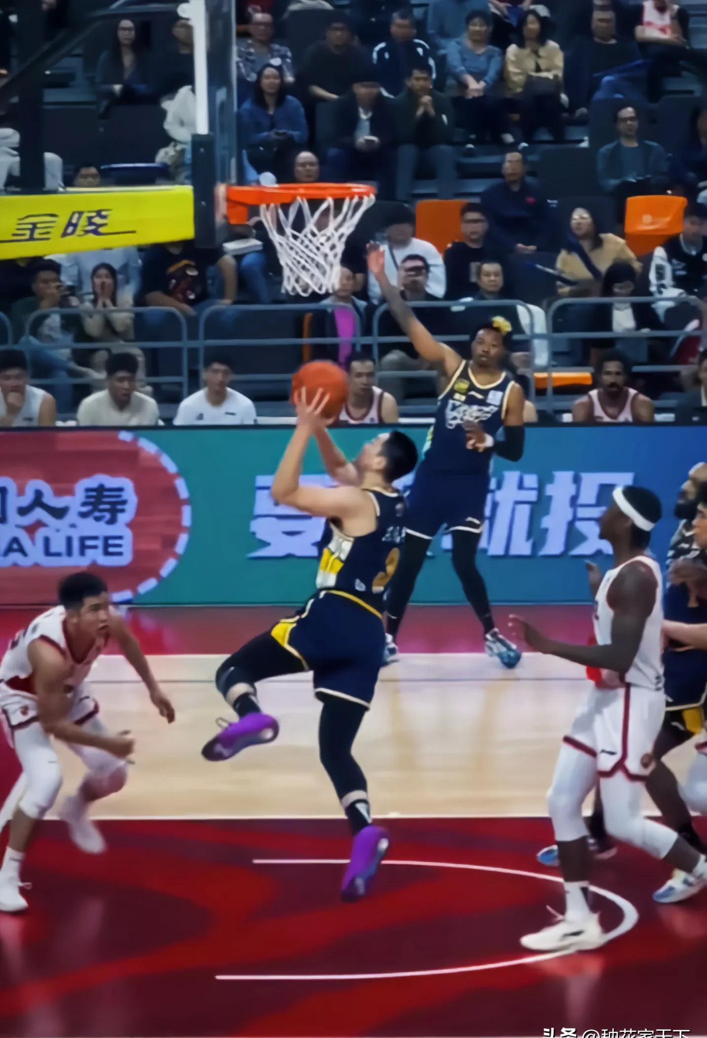 开云体育网页版-关于顶尖球员在比赛中受伤，备受关注的信息