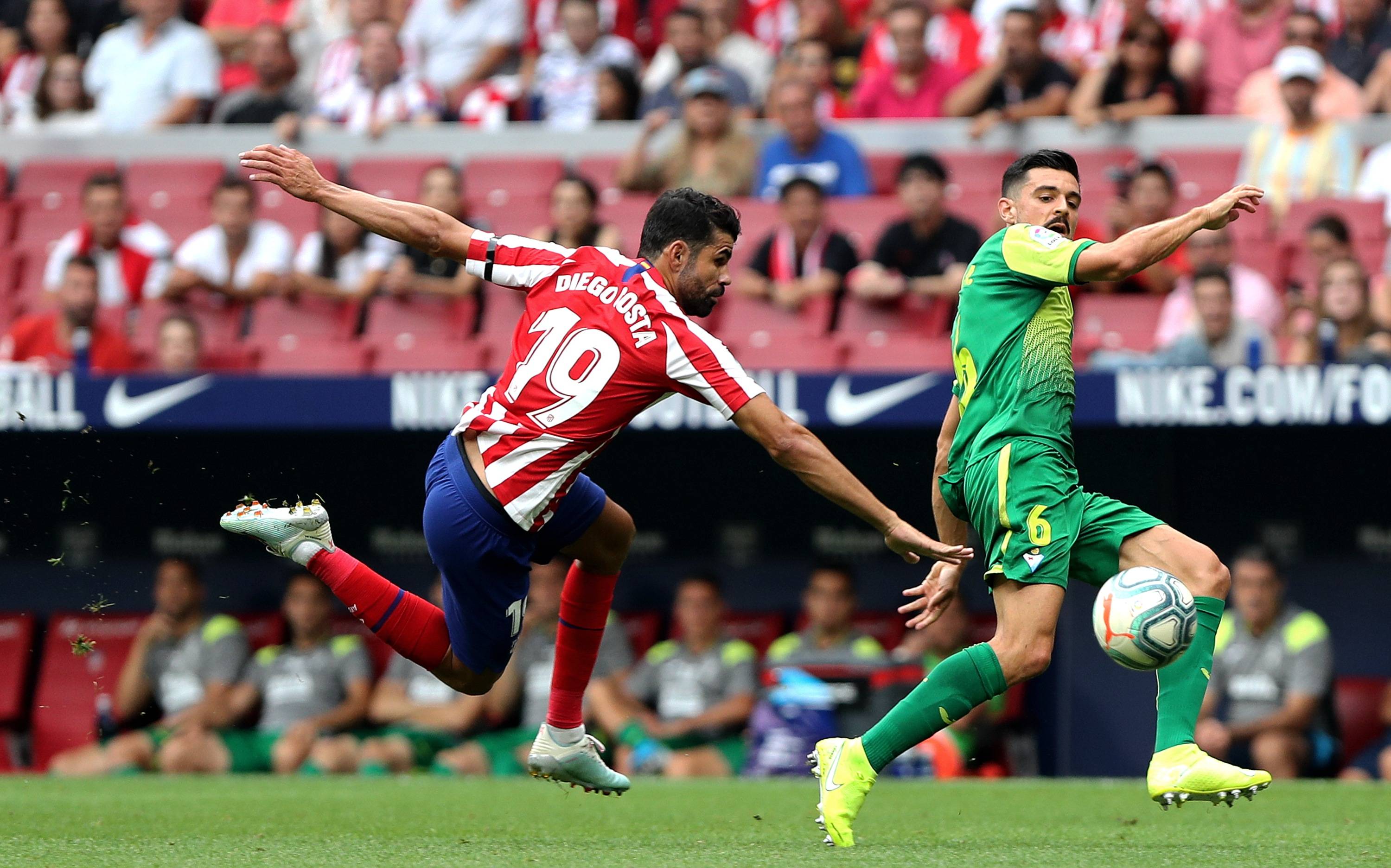 包含欧洲联赛冠军竞争激烈,球队争分夺秒奋力拼搏的词条 包含欧洲联赛冠军竞争激烈,球队争分夺秒奋力拼搏的词条