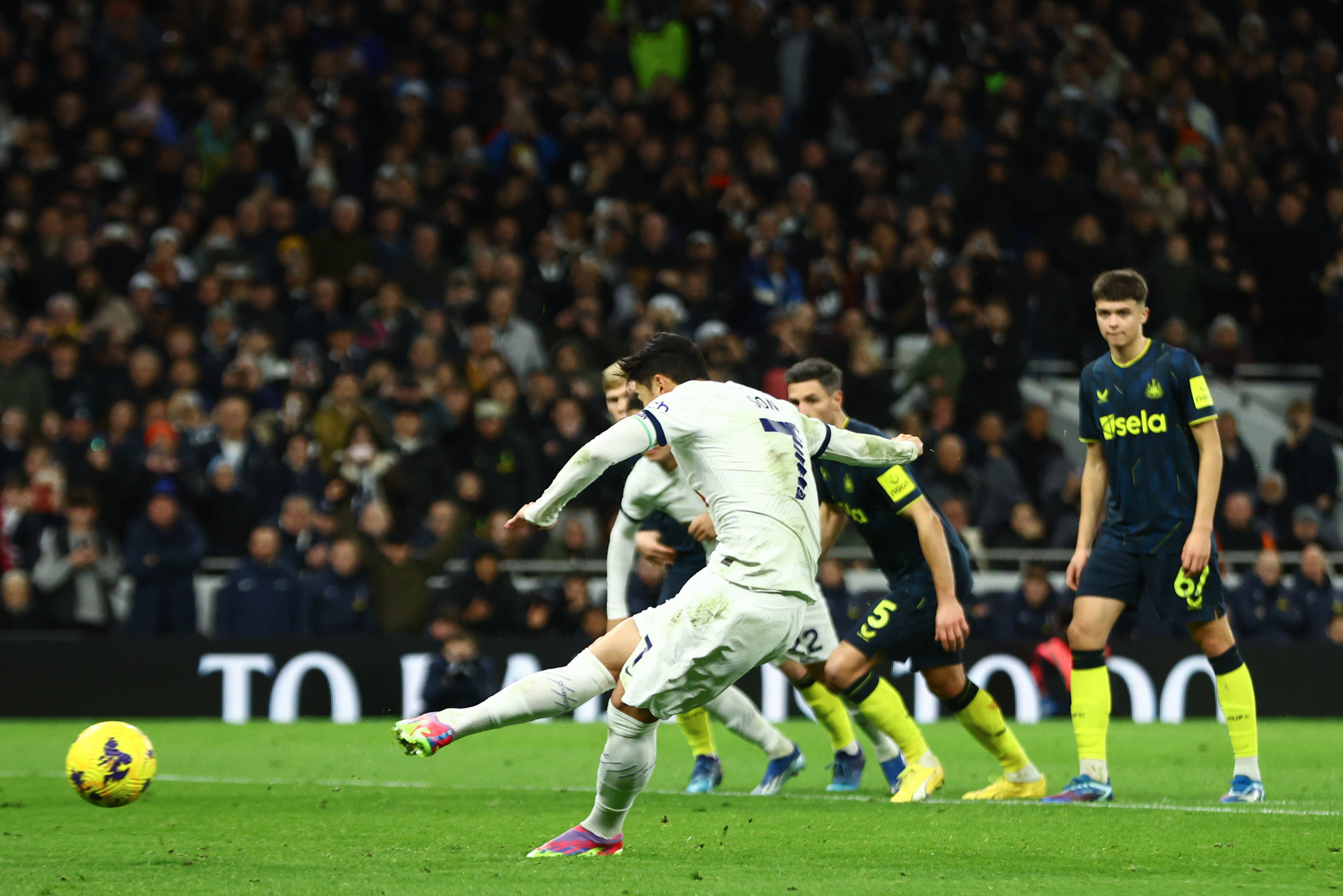 开云体育官方入口-热刺主场迎战水晶宫，再创连胜佳绩的简单介绍