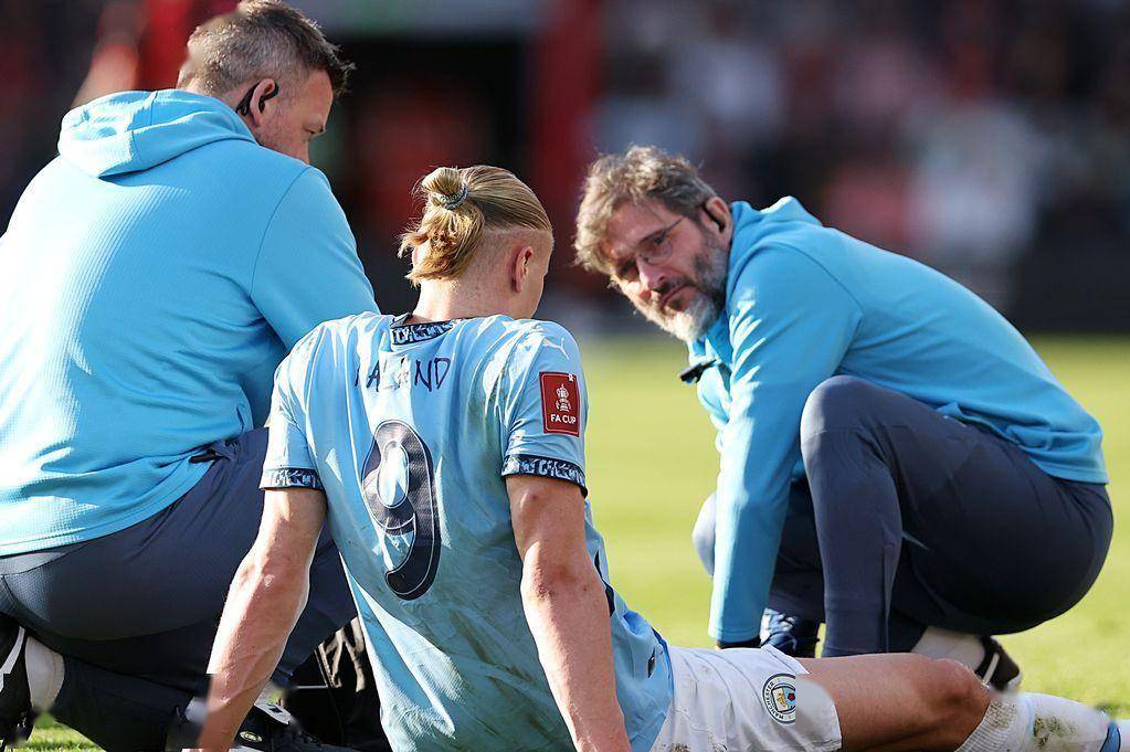 开云体育网页版-欧冠巨星因伤退出关键比赛，球迷担忧不已