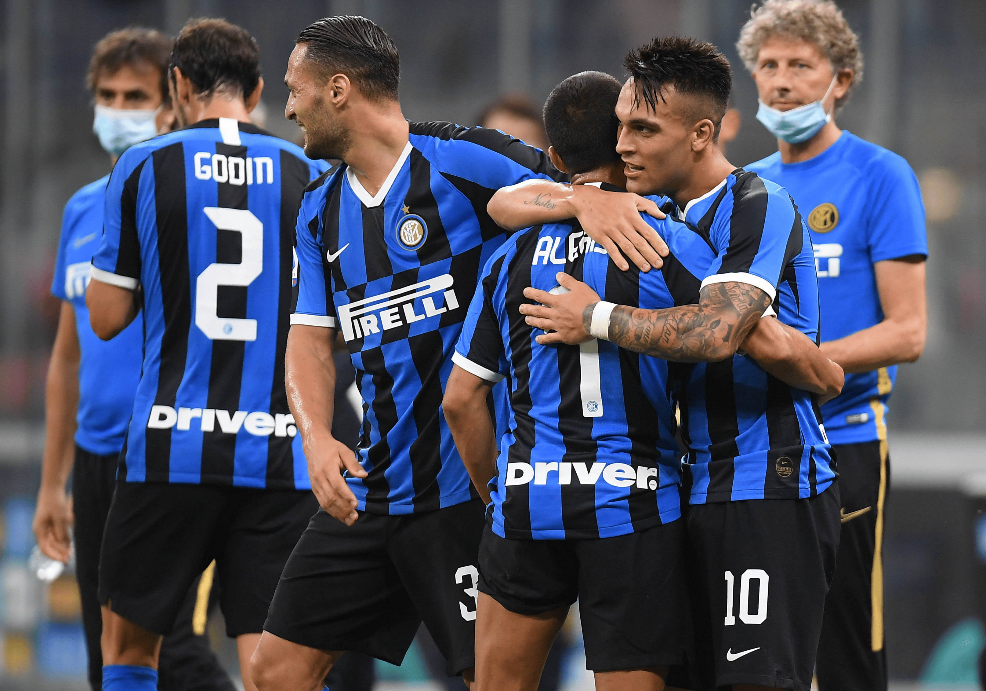 关于国际米兰客场不败那不勒斯，坚守榜首位置的信息