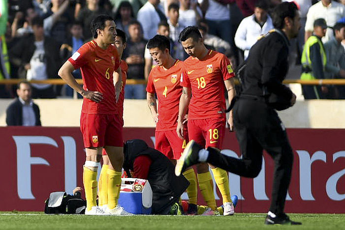 关于尼斯惜败失利，团队士气短暂低迷的信息