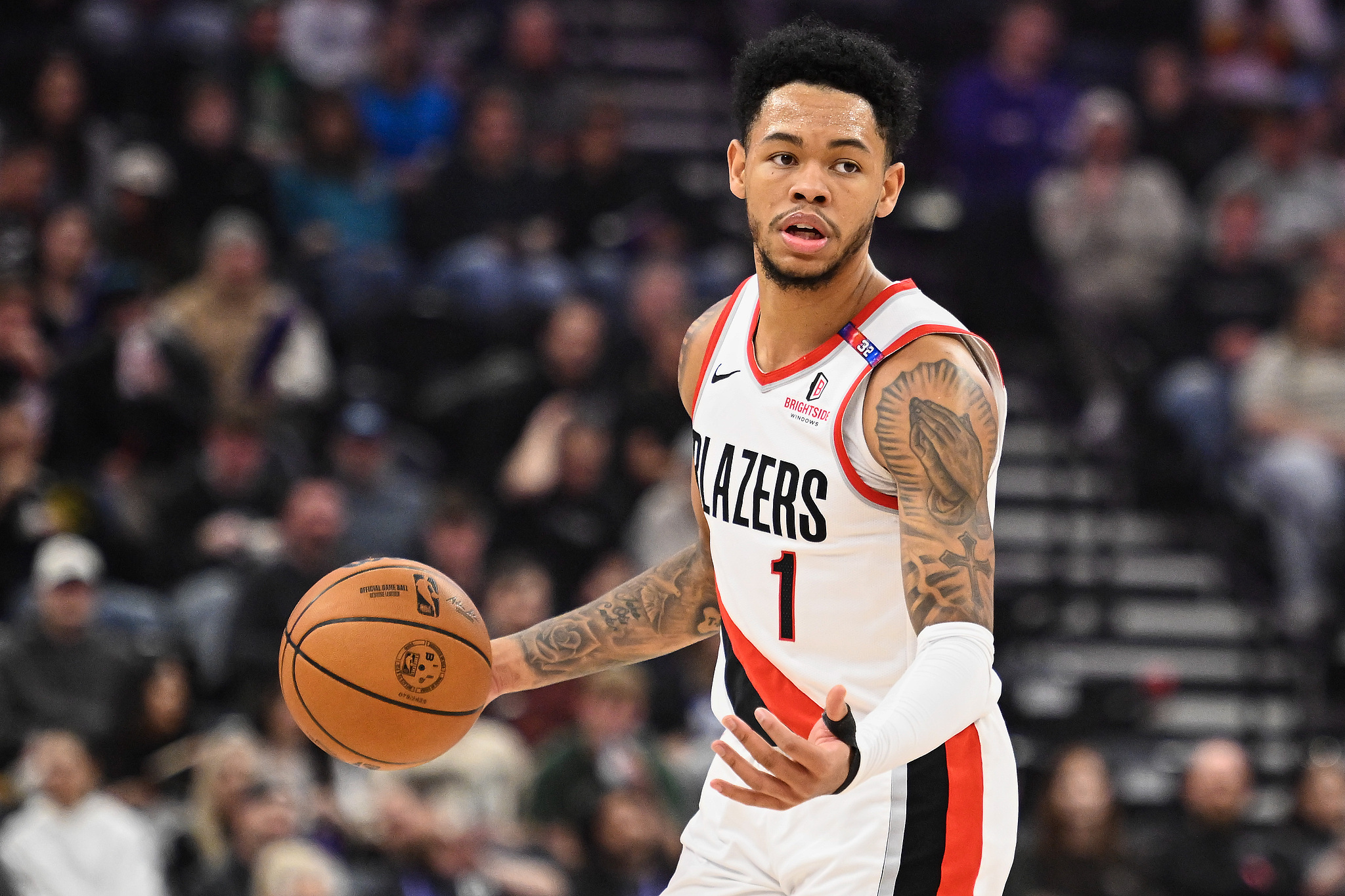 开云体育官网-开拓者主场惊险胜老鹰，摆脱颓势获得胜利的简单介绍