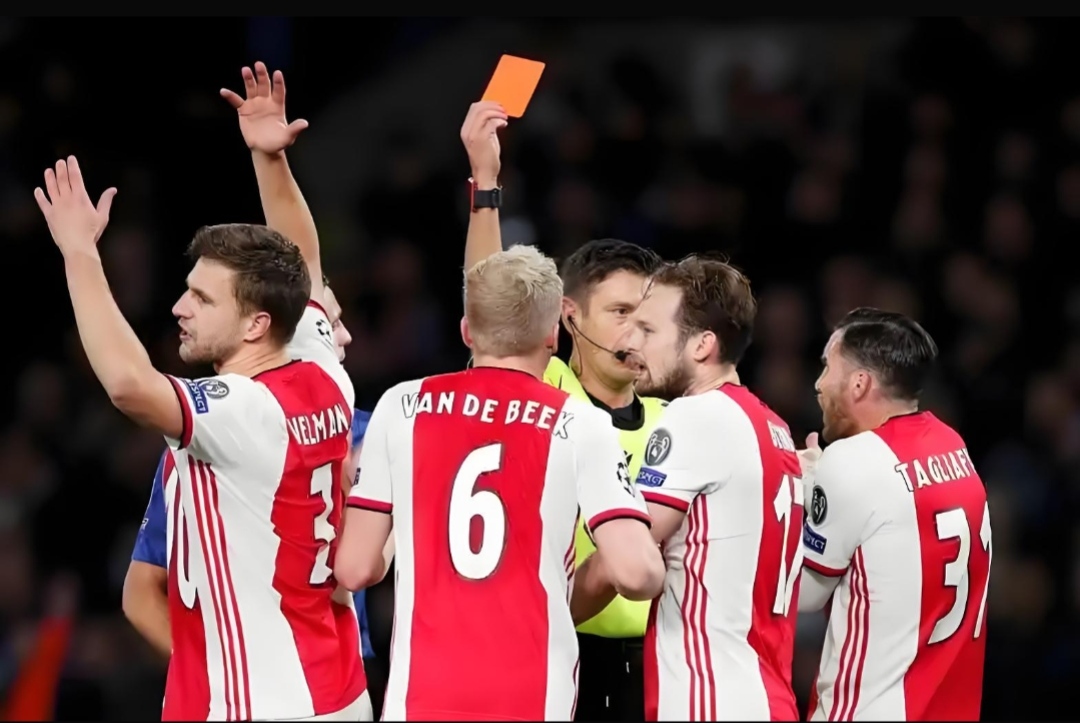 开云体育-阿贾克斯大获全胜，晋级前景一片光明