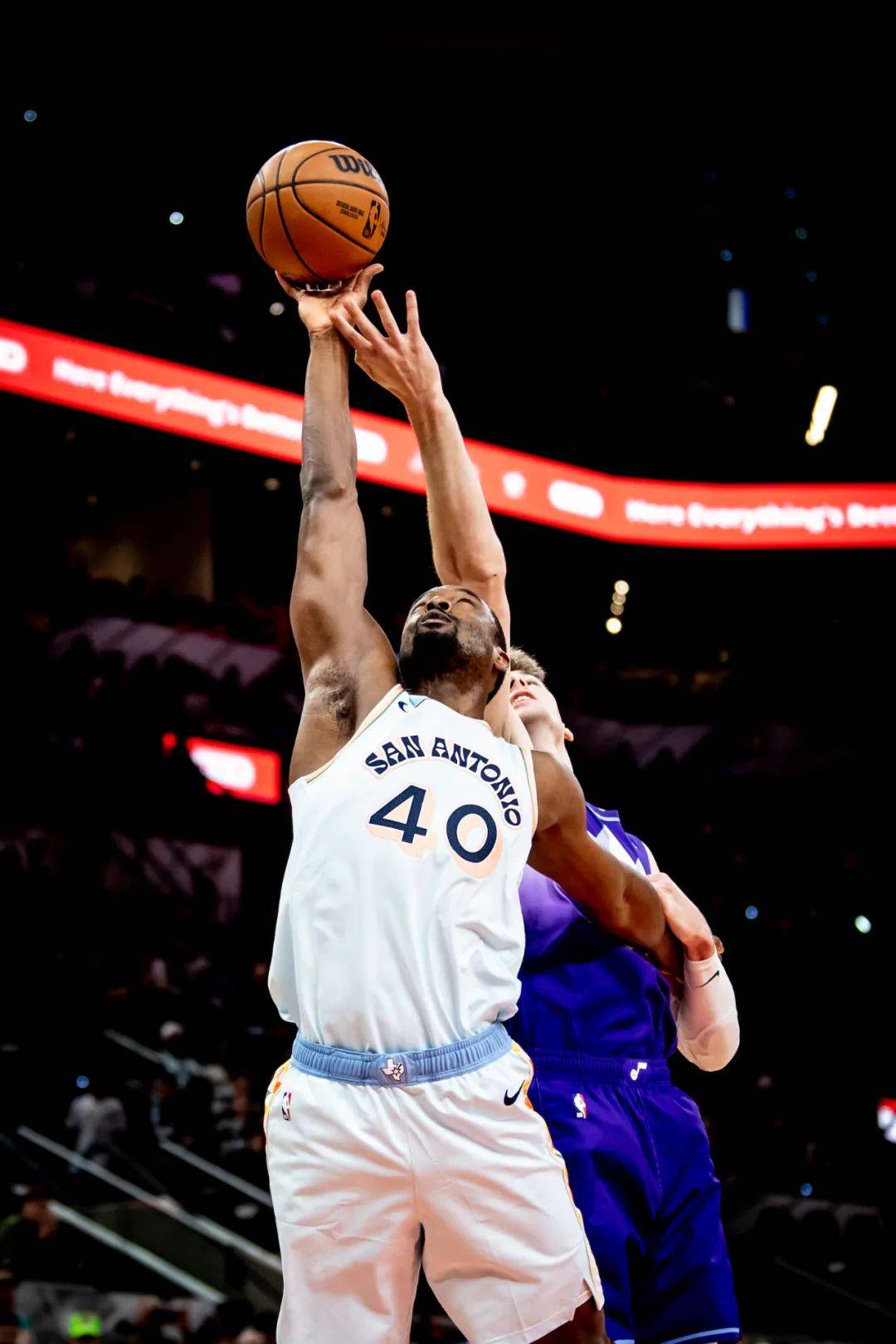 马刺队老将意外伤停,球队紧急寻求替补的简单介绍 马刺队老将意外伤停,球队紧急寻求替补的简单介绍