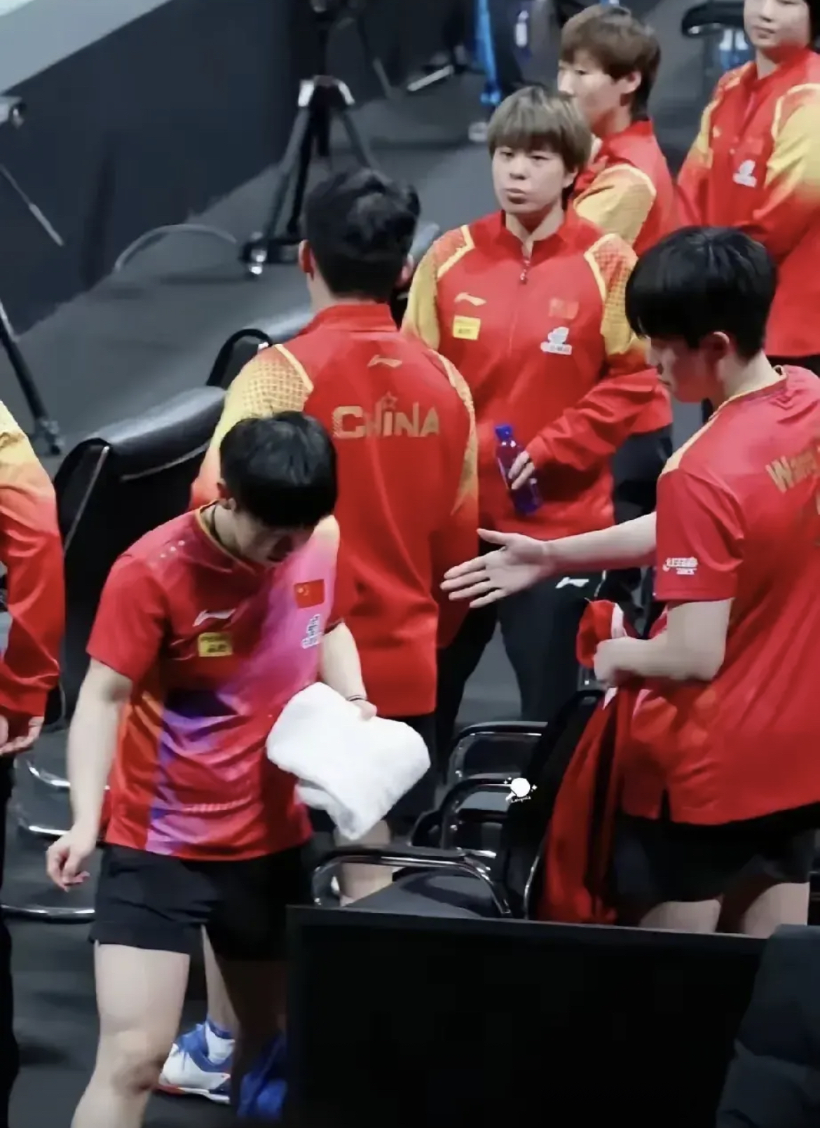 开云体育亚洲官网-体育赛场上，球队表现异常出色