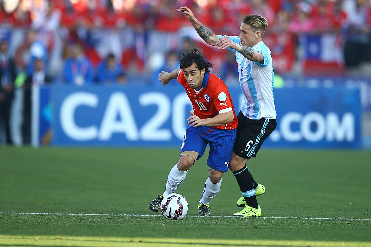 开云体育登录入口-塞维利亚逆袭克雷宁,客场告捷斩获三分