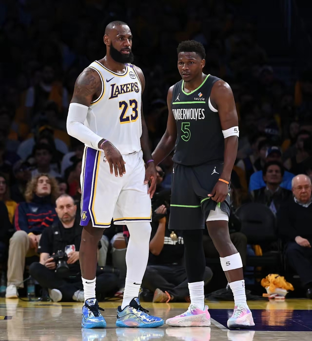 关于湖人队实力压倒,大胜对手取得胜局的信息 关于湖人队实力压倒,大胜对手取得胜局的信息