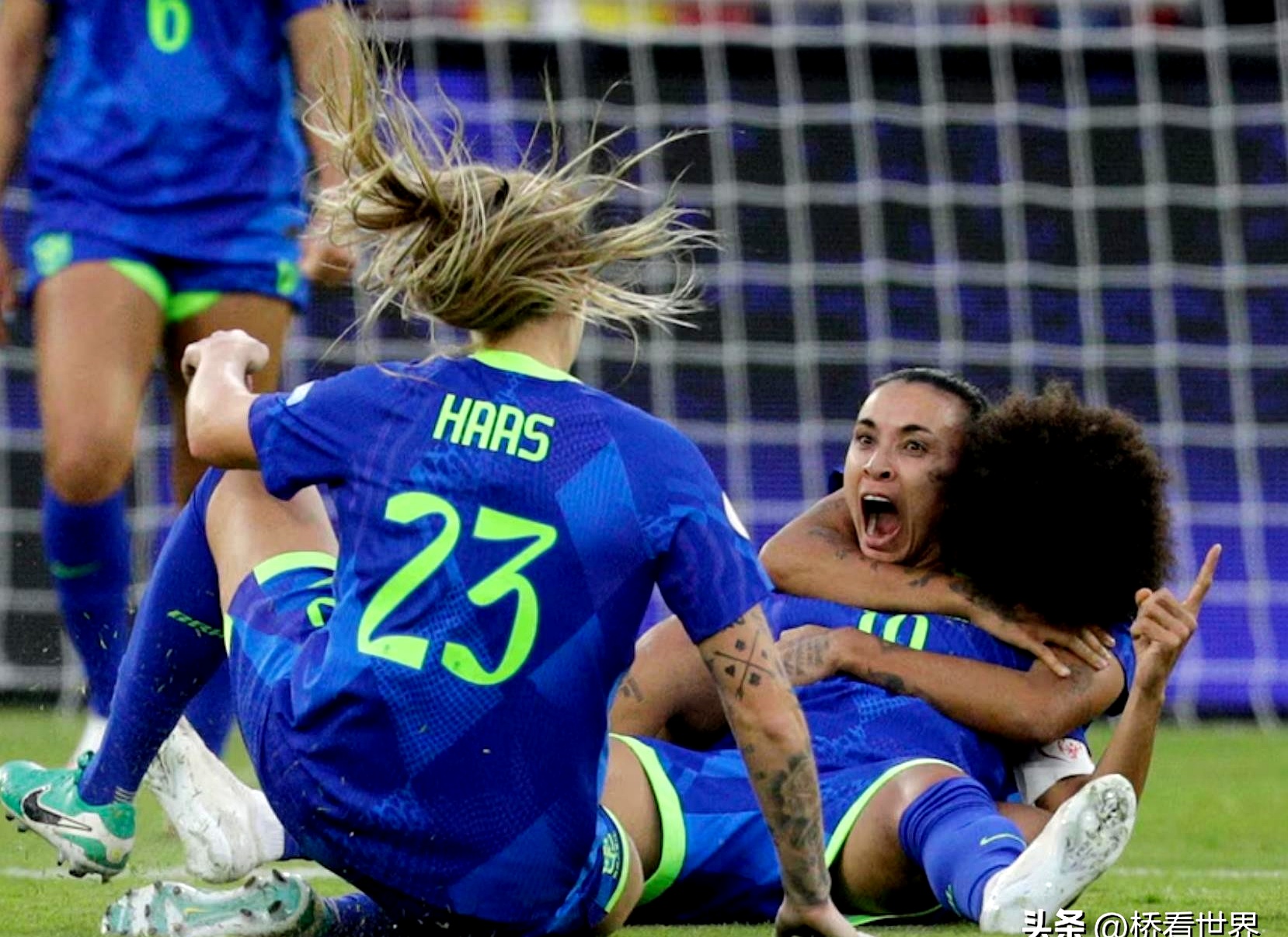 巴西女足庆祝亚运会胜利，备战美洲杯的简单介绍