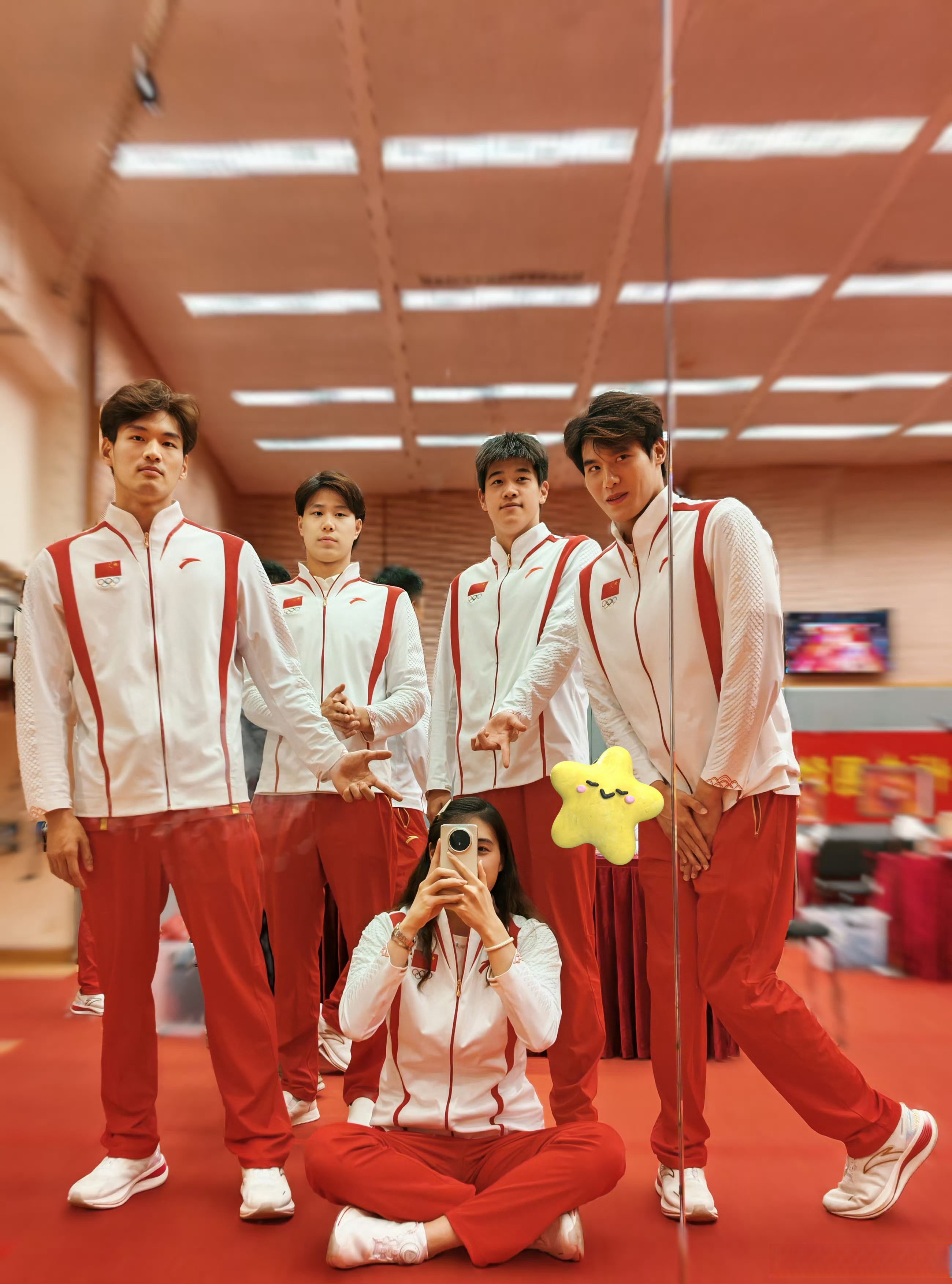 比赛中发生惊心动魄一幕，队员们表现亮眼